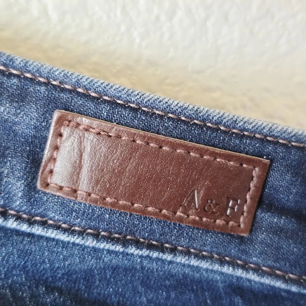 A&F Harper Low rise Super Skinny Jean 29 Short